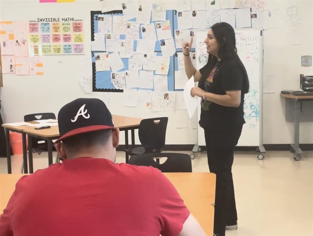  Alondra in the Classroom